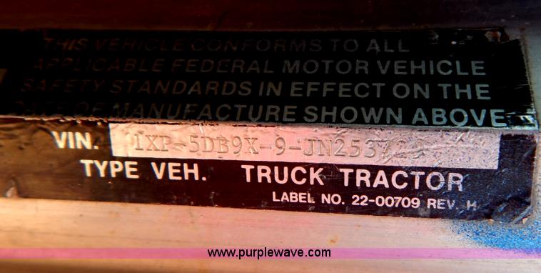 image for item B4850 1988 Peterbilt 379 semi truck