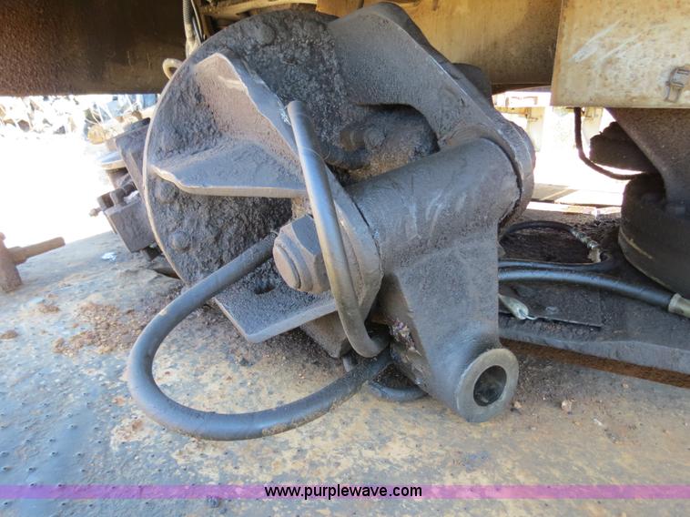 image for item B4856 1999 Barko 225 knuckleboom loader