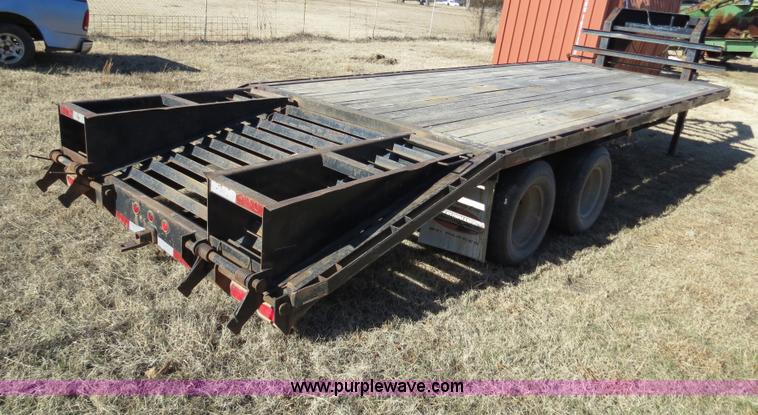 image for item B4863 2003 Performance 24' gooseneck flatbed trailer