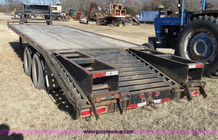 image for item B4863 2003 Performance 24' gooseneck flatbed trailer