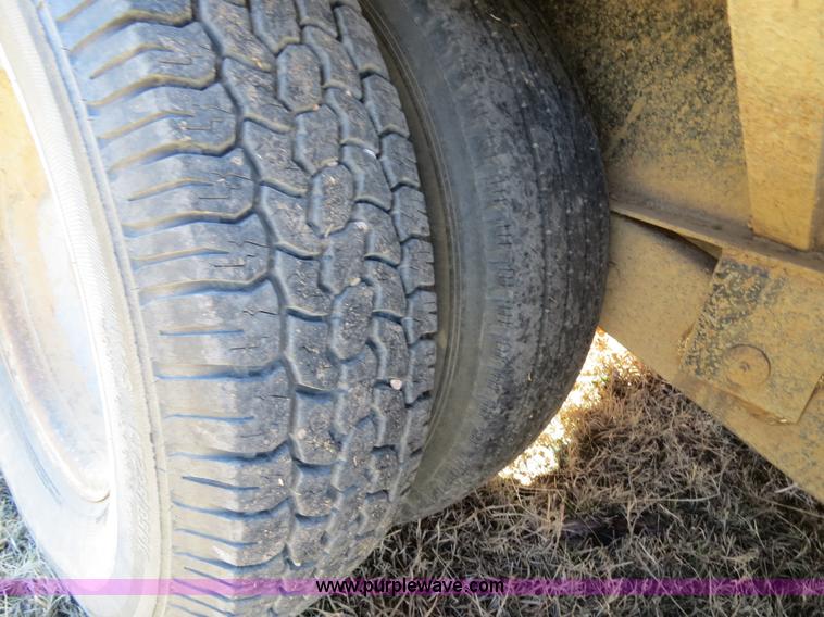 image for item B4863 2003 Performance 24' gooseneck flatbed trailer