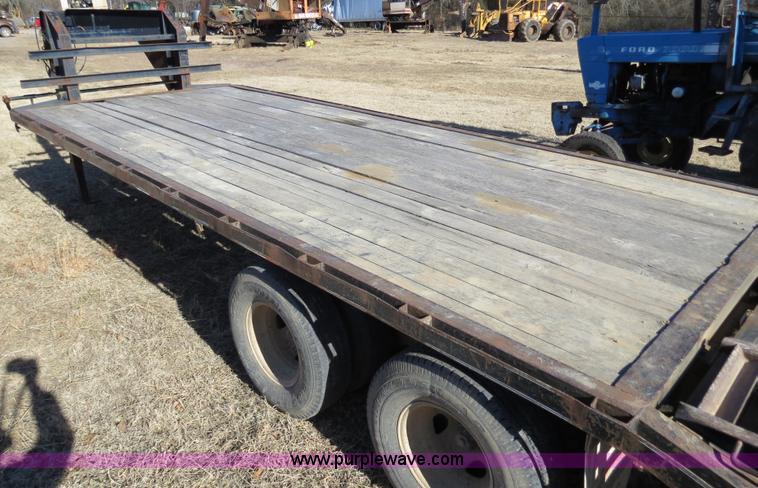 image for item B4863 2003 Performance 24' gooseneck flatbed trailer