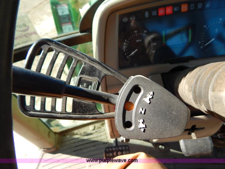 image for item B4864 2004 John Deere 6615 tractor