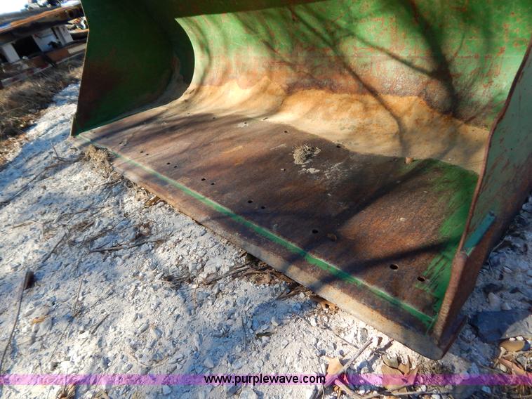 image for item B4864 2004 John Deere 6615 tractor