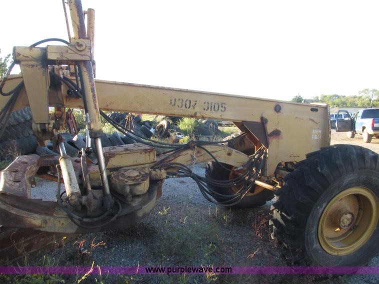 image for item J2396 Galion A550 motor grader