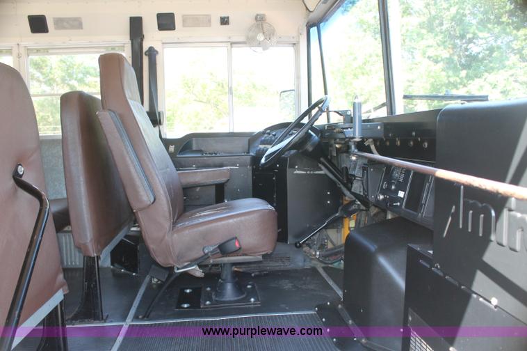 image for item AJ9317 1997 International 3800 school bus