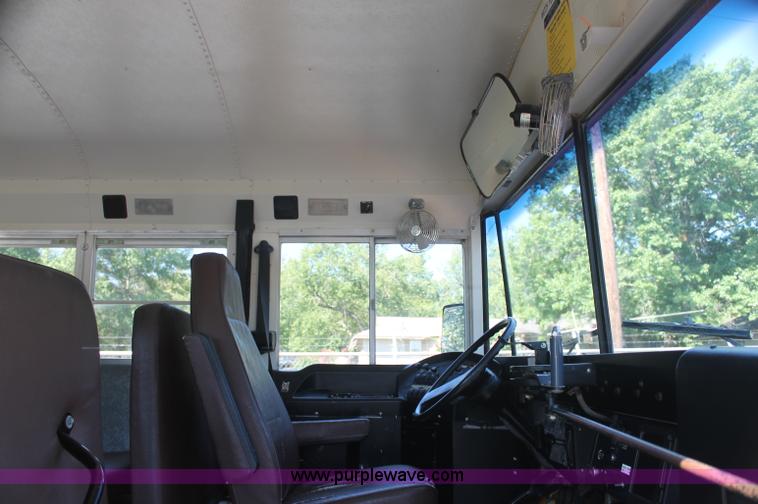 image for item AJ9317 1997 International 3800 school bus