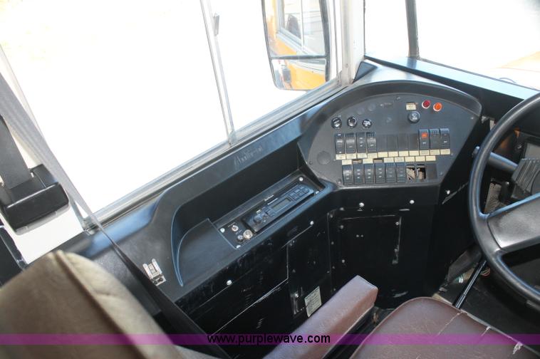 image for item AJ9317 1997 International 3800 school bus