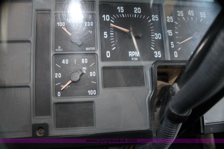 image for item AJ9317 1997 International 3800 school bus