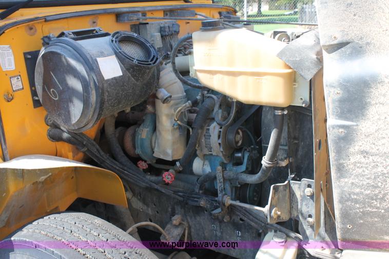 image for item AJ9317 1997 International 3800 school bus