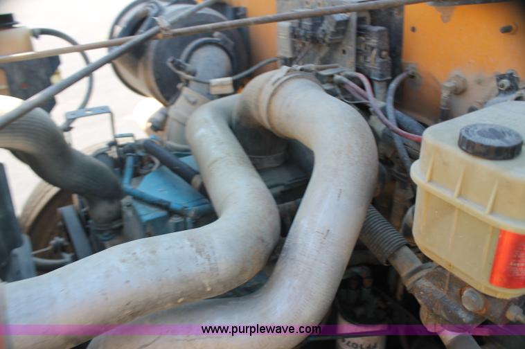 image for item AJ9317 1997 International 3800 school bus