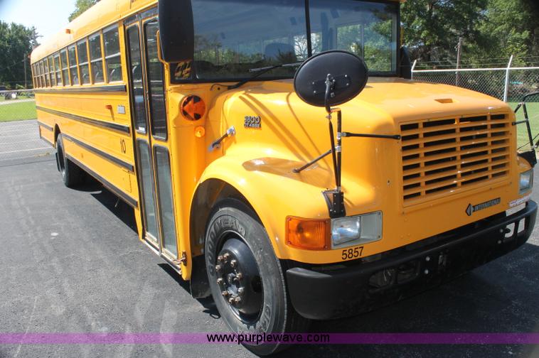 image for item AJ9317 1997 International 3800 school bus