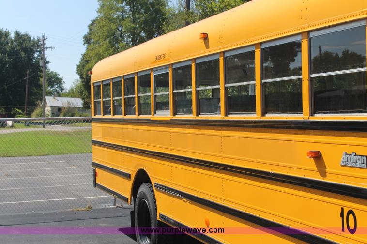 image for item AJ9317 1997 International 3800 school bus