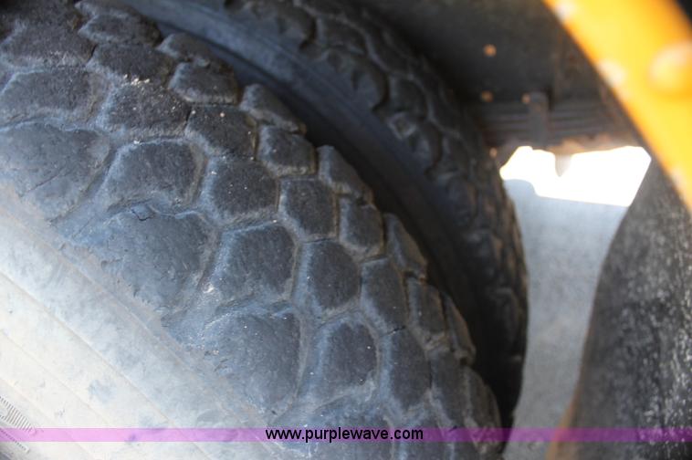 image for item AJ9317 1997 International 3800 school bus