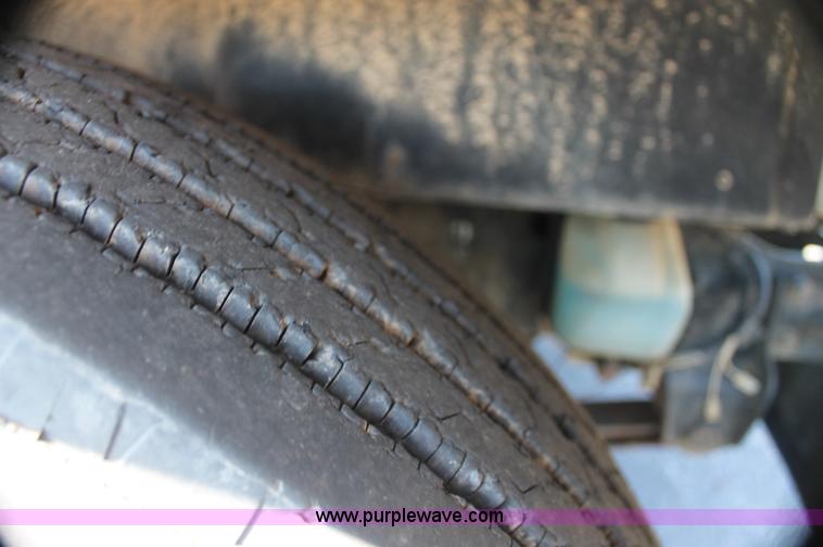 image for item AJ9317 1997 International 3800 school bus