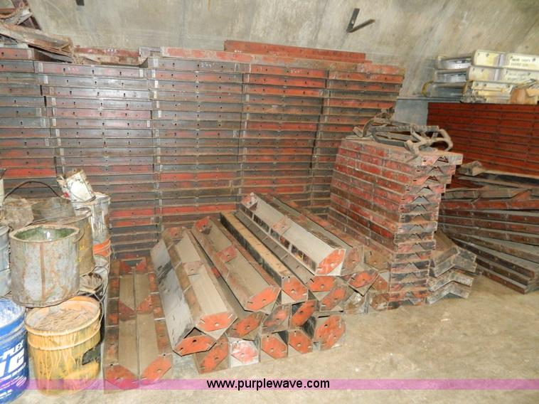 image for item AL9771 Steel concrete forms