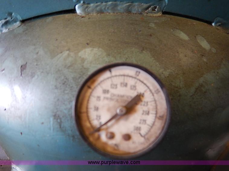 image for item AV9217 1965 Challenger V760 air compressor