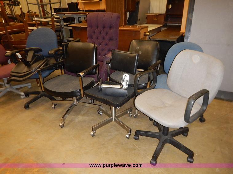 image for item AY9104 Approximately 17 office chairs