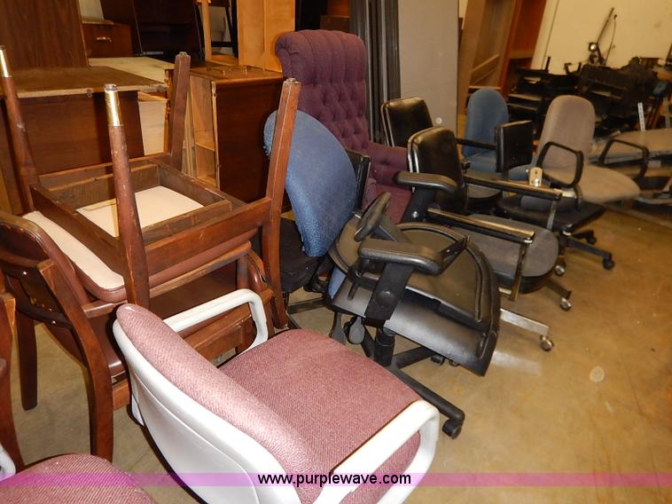 image for item AY9104 Approximately 17 office chairs