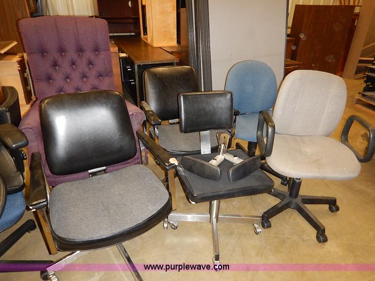 image for item AY9104 Approximately 17 office chairs
