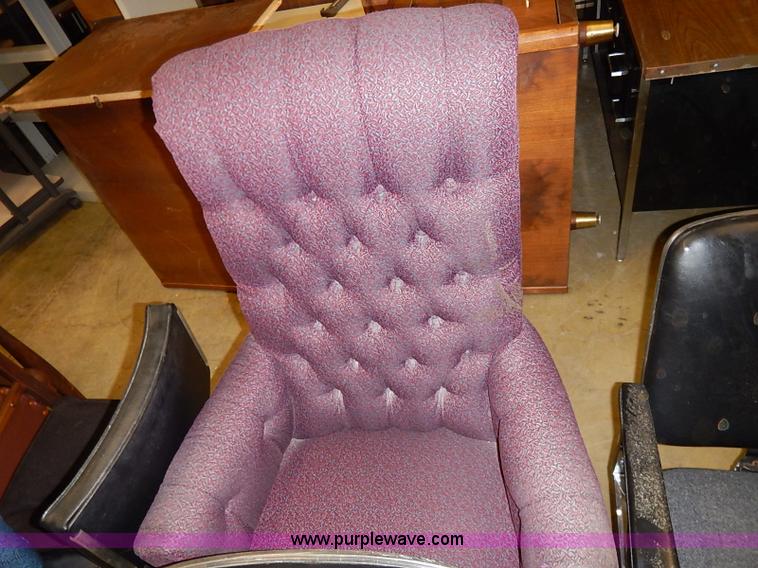 image for item AY9104 Approximately 17 office chairs