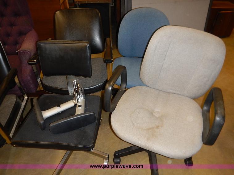 image for item AY9104 Approximately 17 office chairs