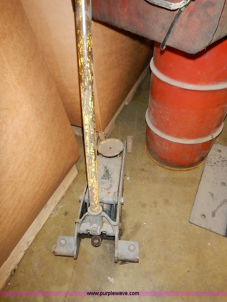 image for item AY9109 Assorted shop equipment