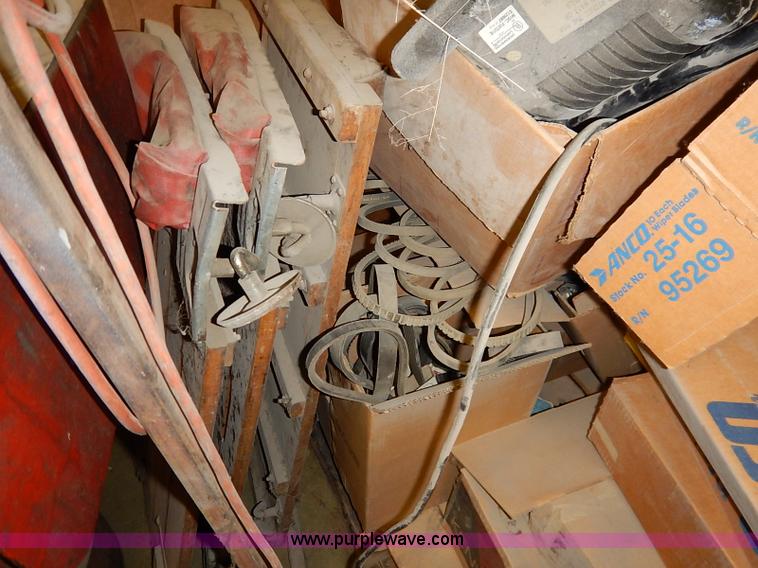 image for item AY9109 Assorted shop equipment