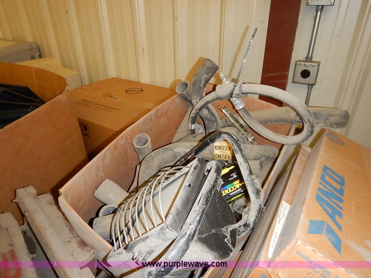 image for item AY9109 Assorted shop equipment