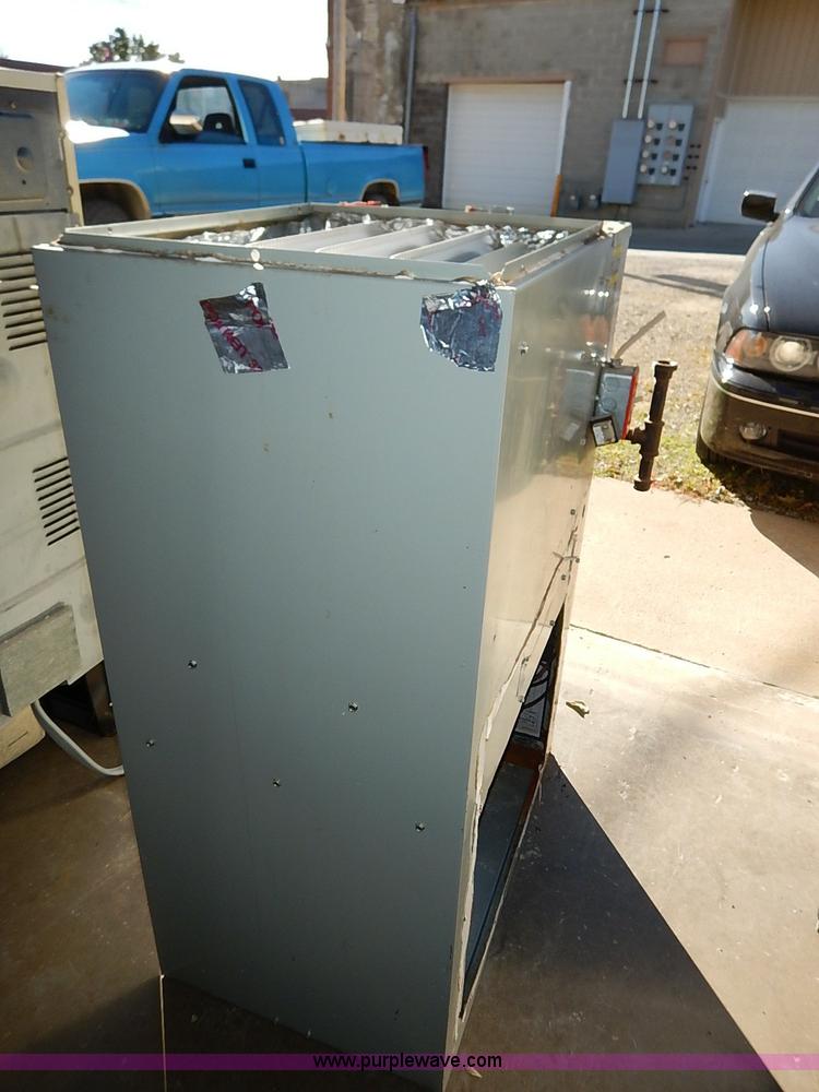 Trane XV90 central air unit in Holton, KS | Item AY9136 sold | Purple Wave