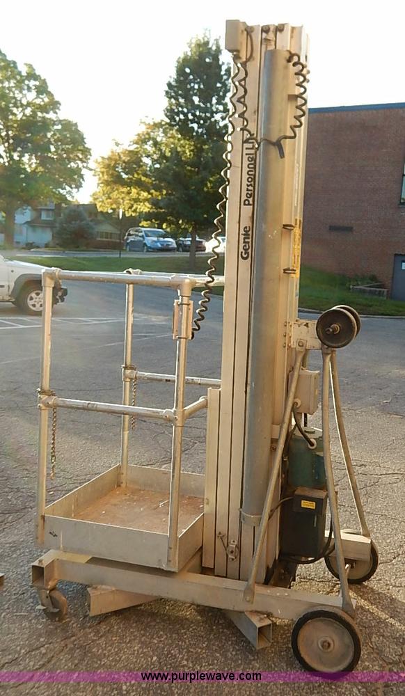 image for item AY9145 Genie vertical lift