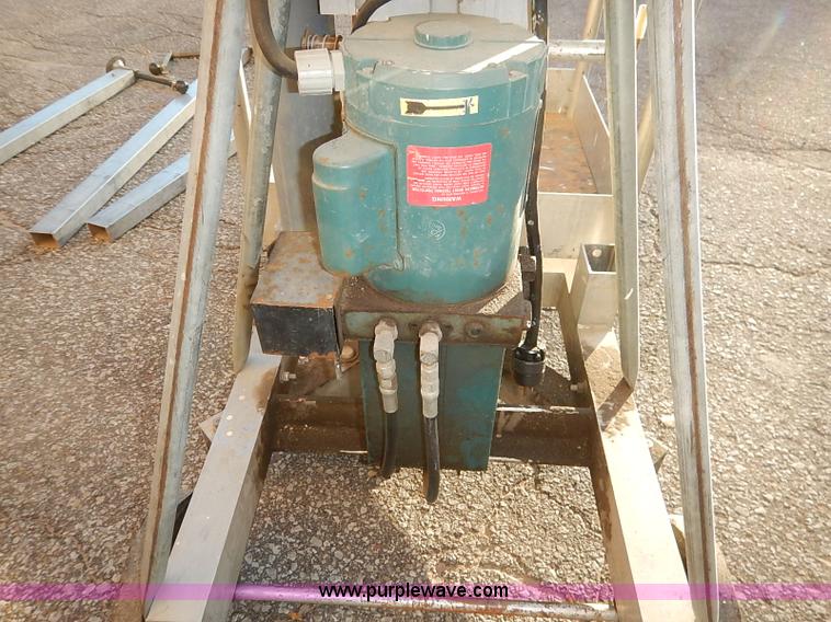 image for item AY9145 Genie vertical lift