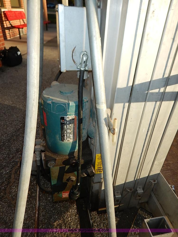 image for item AY9145 Genie vertical lift