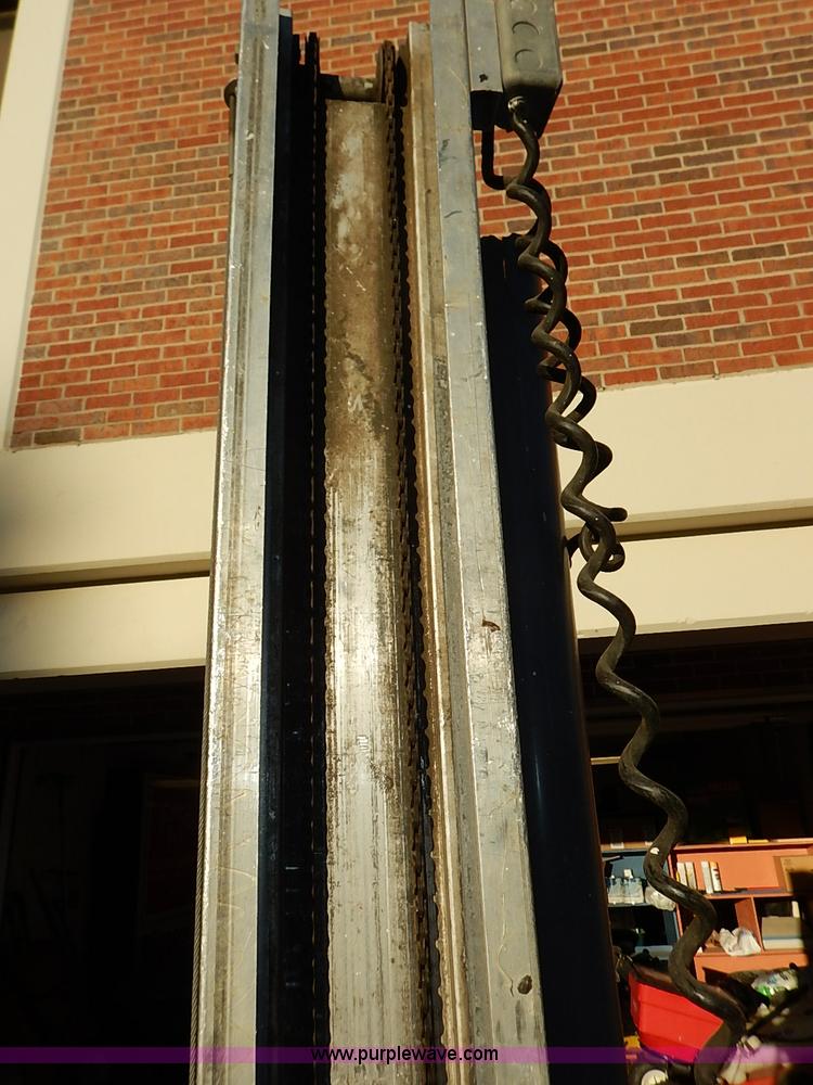 image for item AY9145 Genie vertical lift
