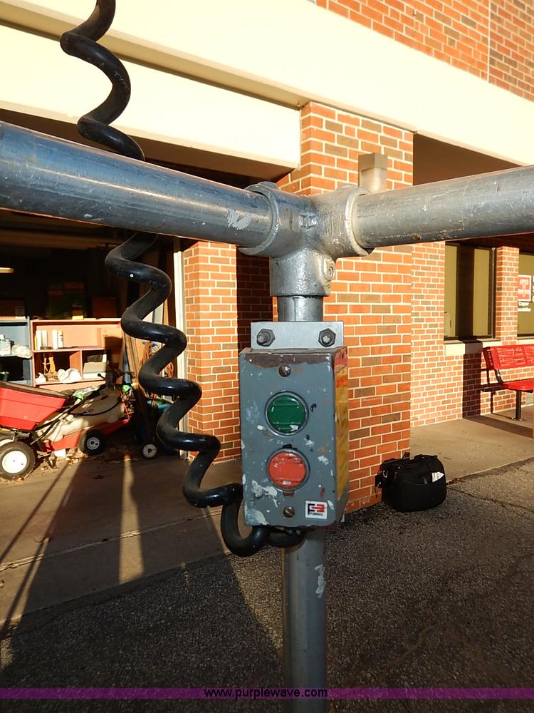 image for item AY9145 Genie vertical lift