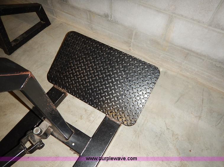 image for item AY9147 (4) pieces of weight equipment