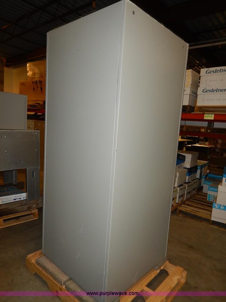 image for item AY9154 2006 Liebert AC and condenser units