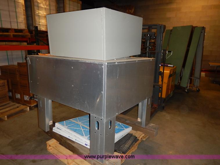 image for item AY9154 2006 Liebert AC and condenser units