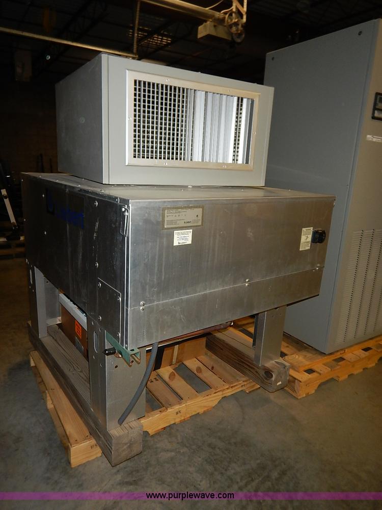 image for item AY9155 2007 Liebert AC and condenser units