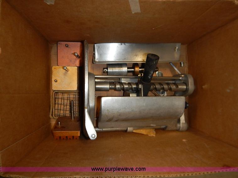 image for item AY9163 Assorted restaurant equipment