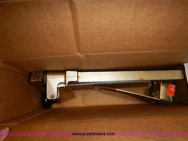 image for item AY9163 Assorted restaurant equipment