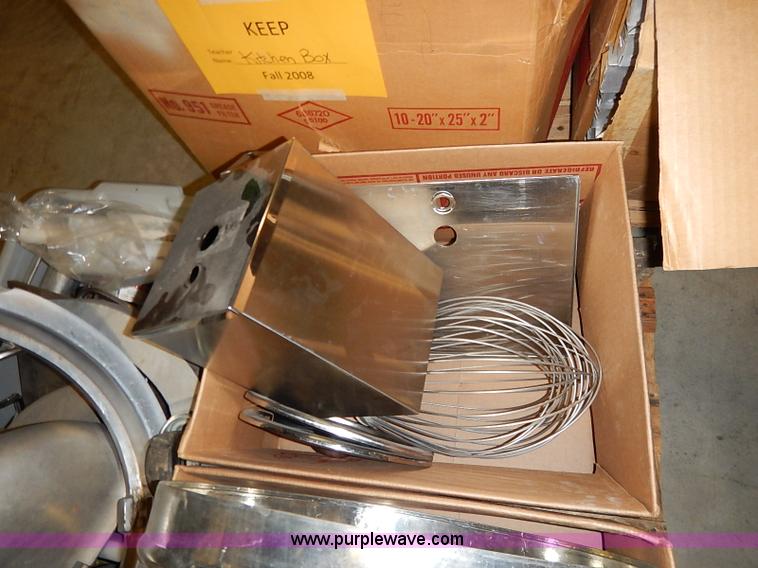 image for item AY9163 Assorted restaurant equipment