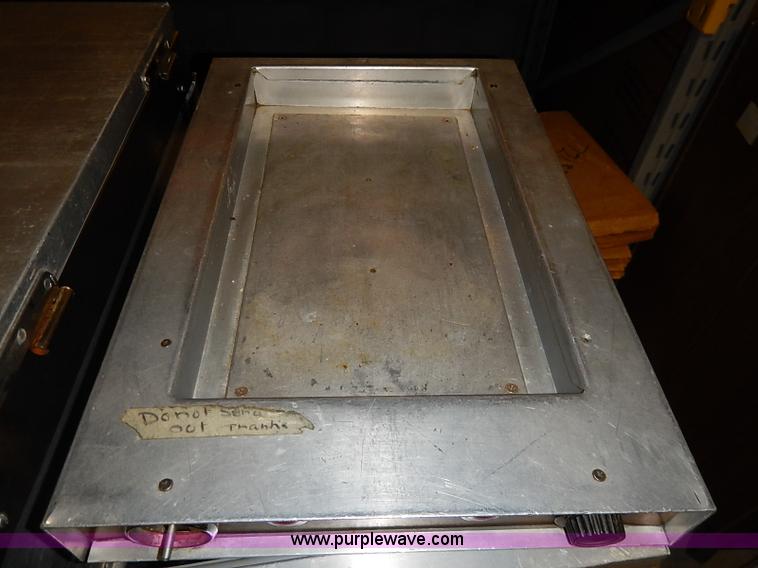 image for item AY9165 (4) CresCor hot boxes