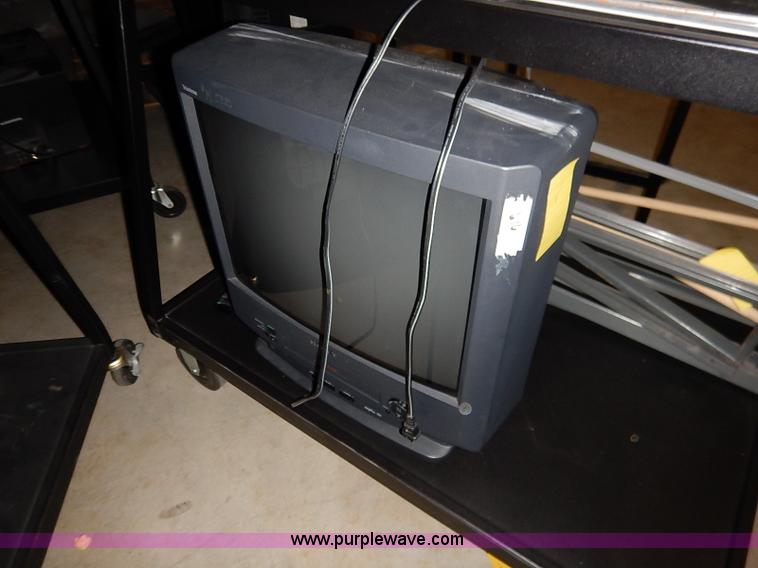 image for item AY9166 Assorted electronics and carts