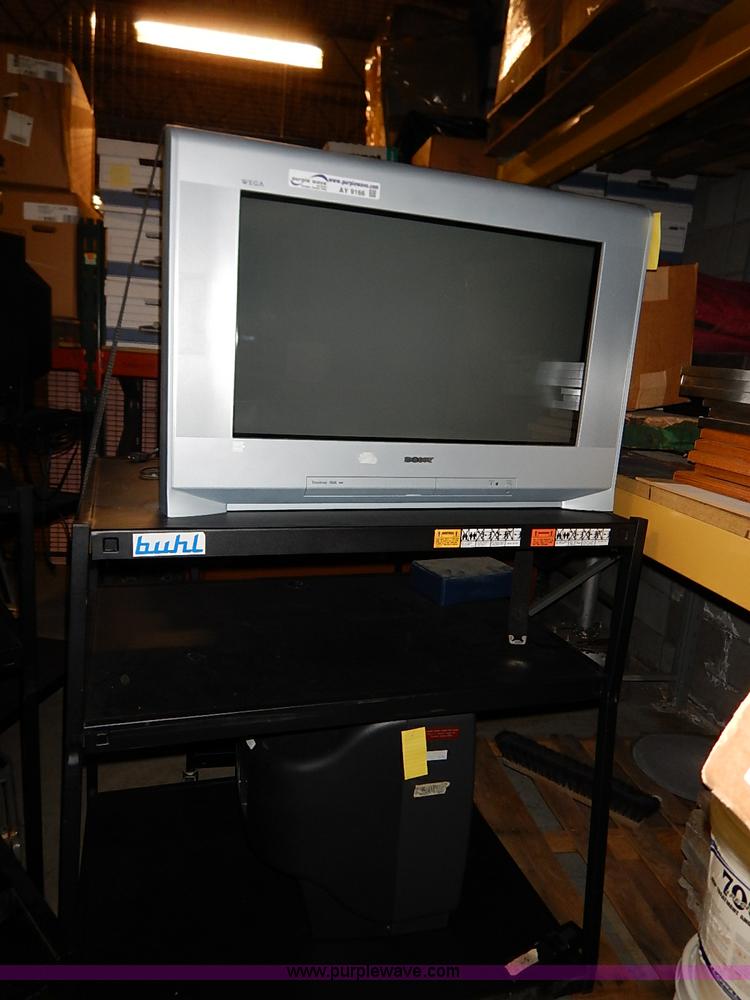 image for item AY9166 Assorted electronics and carts