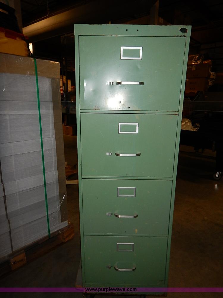 image for item AY9166 Assorted electronics and carts