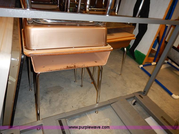 image for item AY9170 Approximately 60 student desks