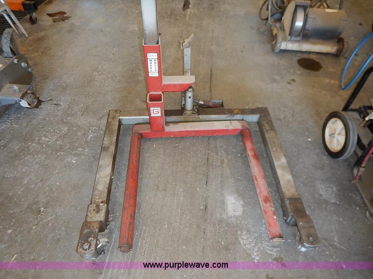 image for item AY9174 Assorted equipment