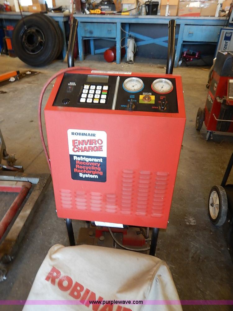 image for item AY9176 Robinair refrigerant recovery recycling recharging system