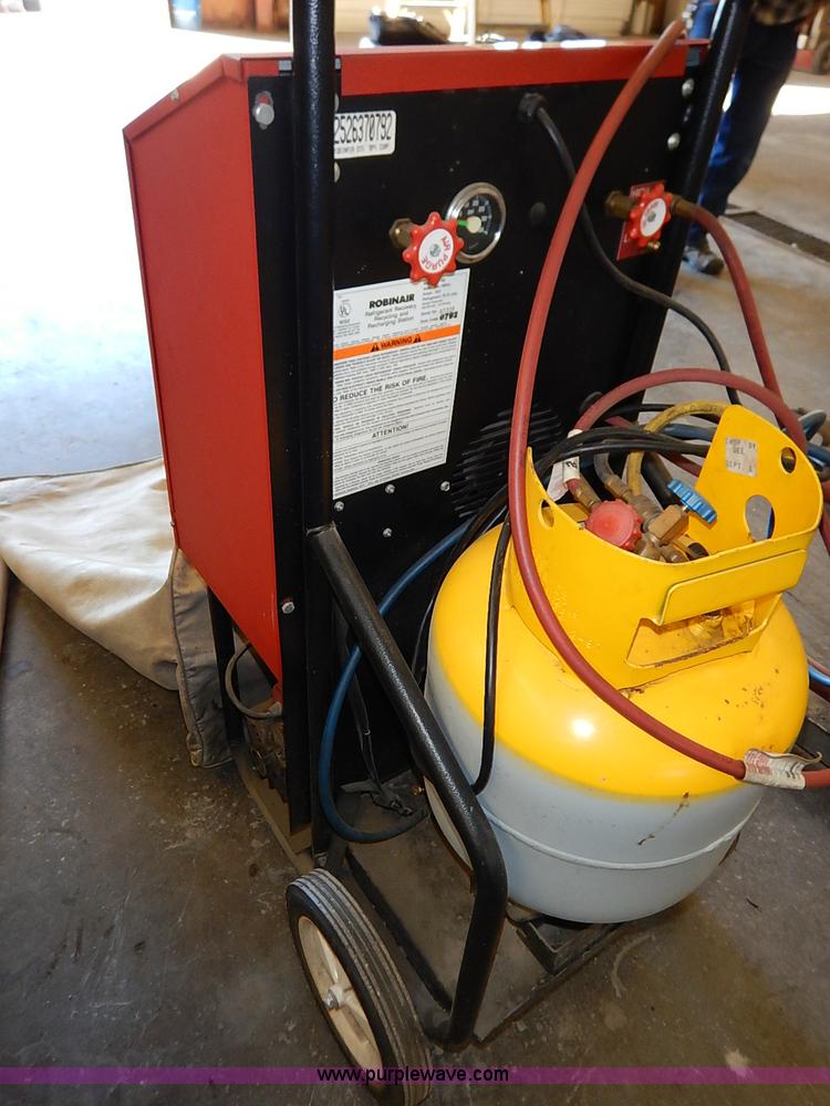 image for item AY9176 Robinair refrigerant recovery recycling recharging system